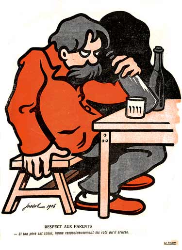 Un homme saoul est assis à une table et tient une bouteille.